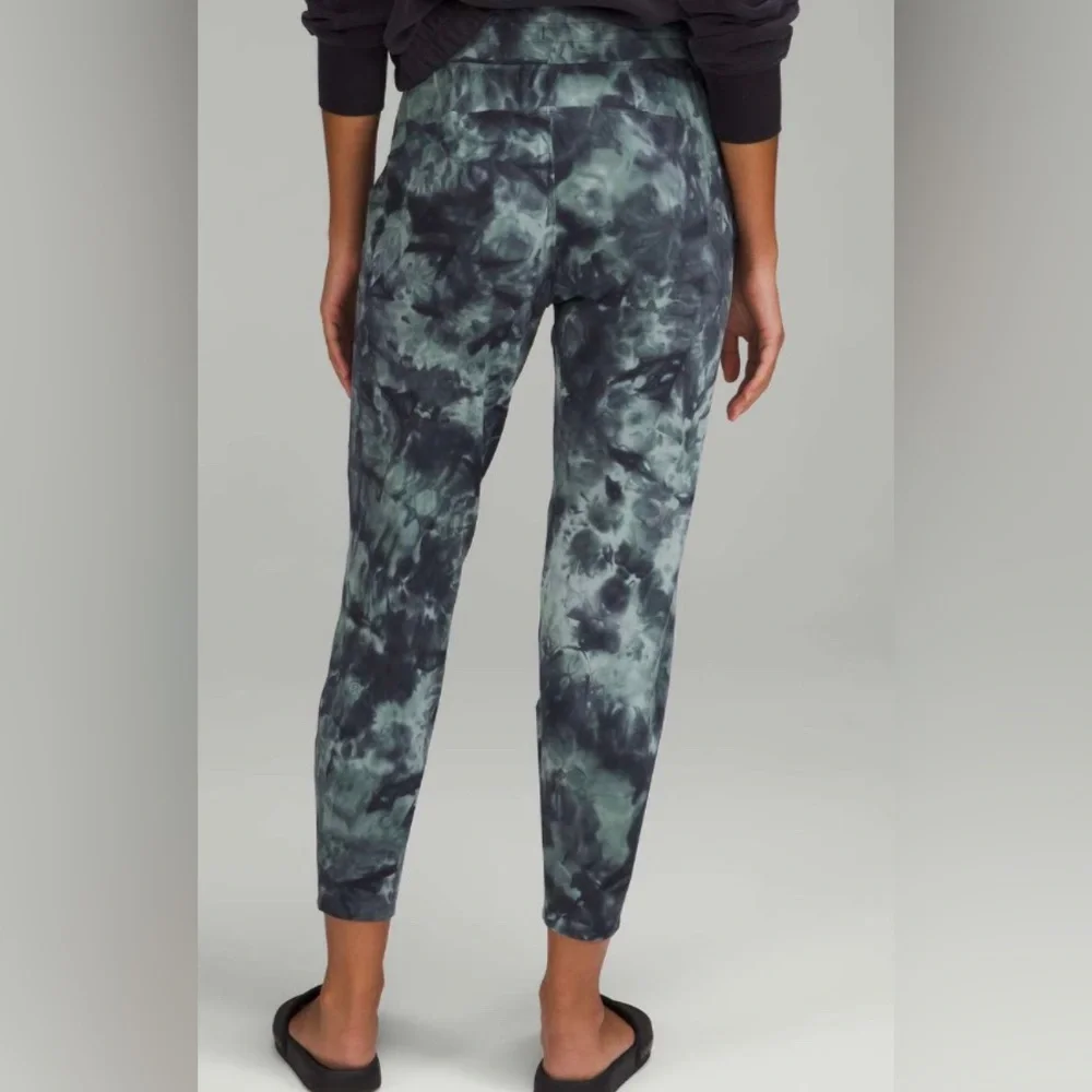 LULULEMON 2022 ready to rulu high rise jogger 7/8 length blue tie dye size 4 - Picture 2 of 4